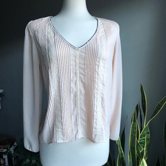 Daniele Rainn Cream Blouse - Picture 1 of 6